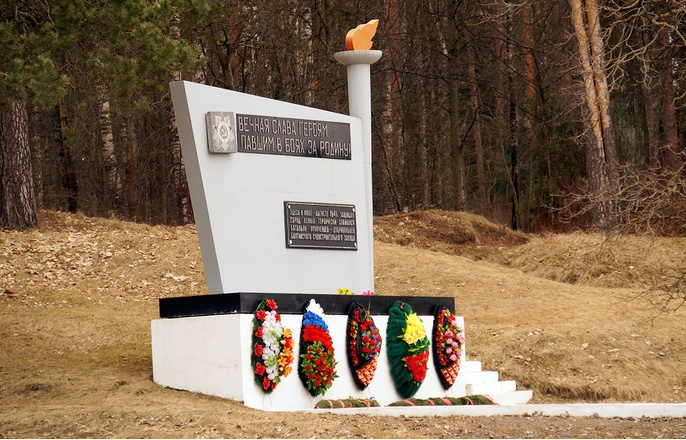 Мемориал на Лангиной горе в честь ополченцев Балтийского судостроительного завода