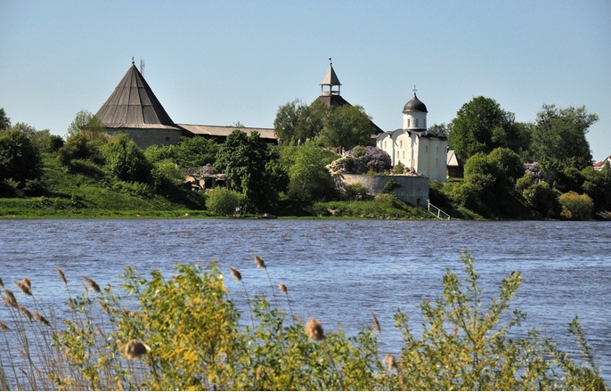 Старая Ладога со&nbsp;стороны реки Волхов