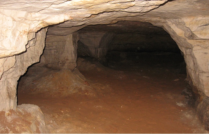 Саблинские пещеры. Вход в одну из пещер